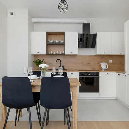 Bright Park Lotnikow Near Tauron Arena By Renters Apartman